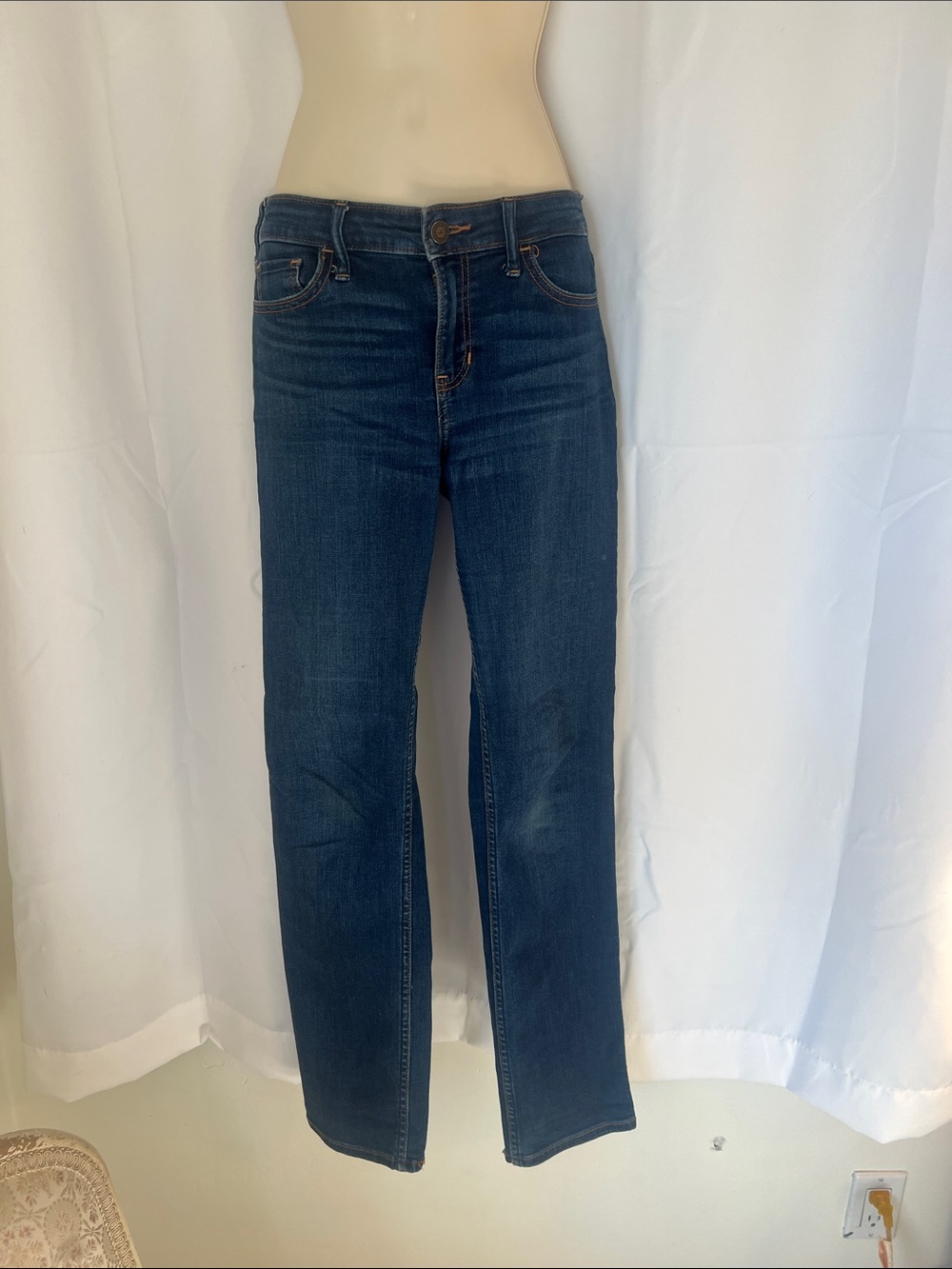 Classic Hollister Women's Straight-Leg Jeans in Dark Blue